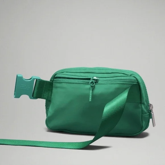 Lululemon Everywhere Belt Bag 1L - Picture 3 of 8